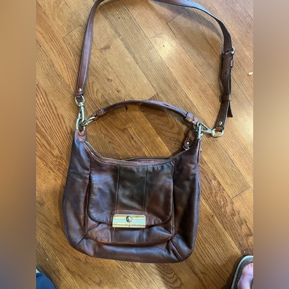 Coach ladies, vintage handbag pre-loved buttery, soft weather, brass hardware - Picture 3 of 15